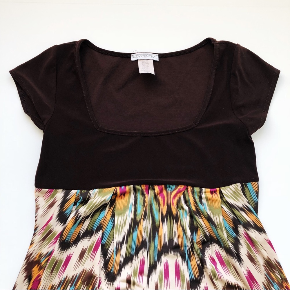 Brown dress with pattern details. Size small - Picture 2 of 8